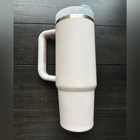 Stanley 30 oz Quencher Rose Quartz Travel Mug with Handle - Picture 2 of 4